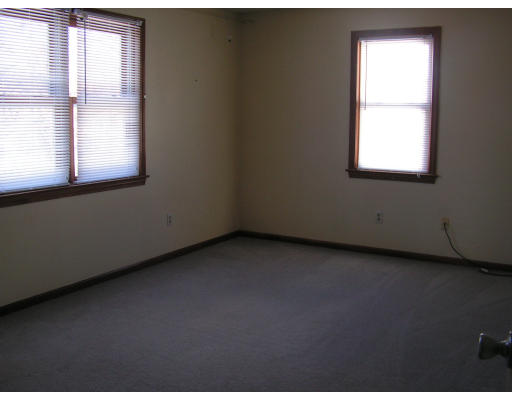 45 Luden Street Springfield, MA 01118 - Photo 4 of 5