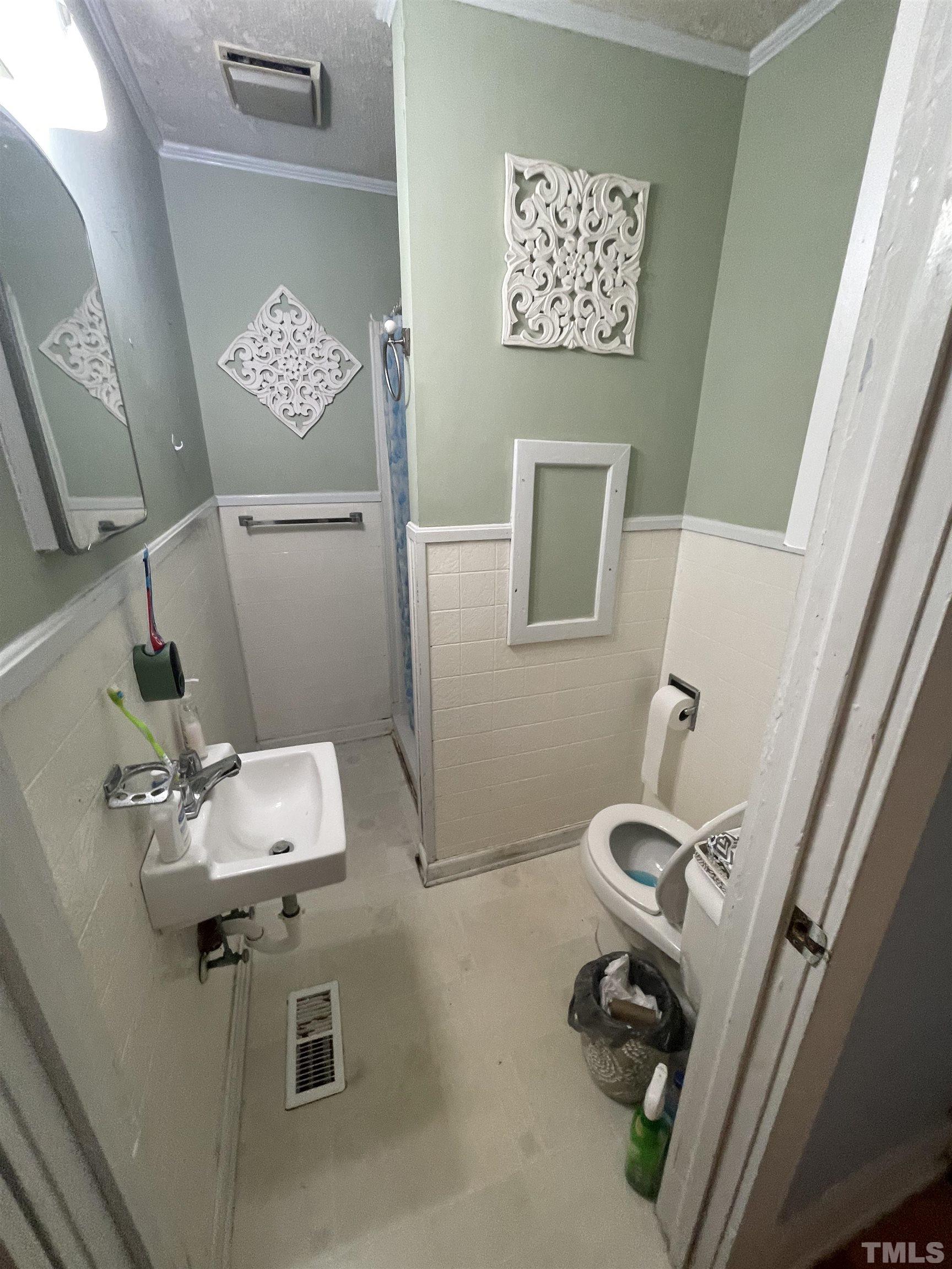 1109 Friendly Road Dunn, NC 28334 - Photo 8 of 21 Gallery Image 8