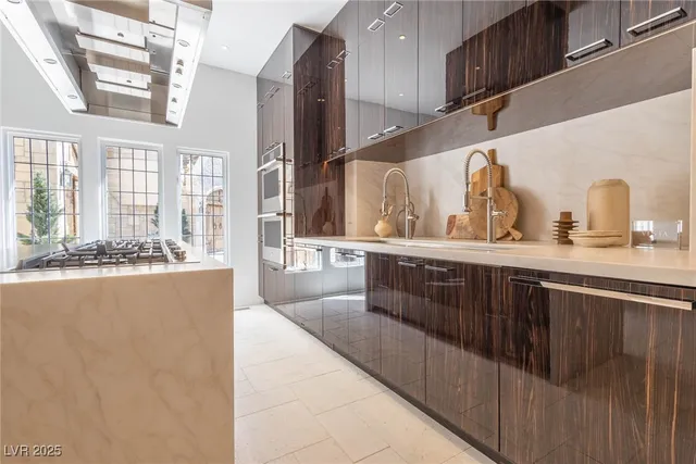 $28,000,000 | 2928 Coast Line Court, Las Vegas, NV 89117