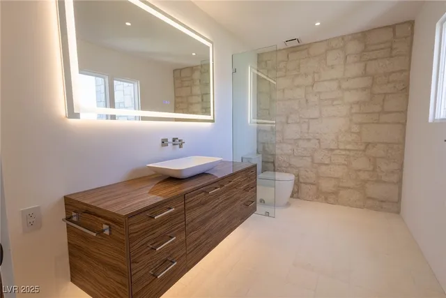 $28,000,000 | 2928 Coast Line Court, Las Vegas, NV 89117