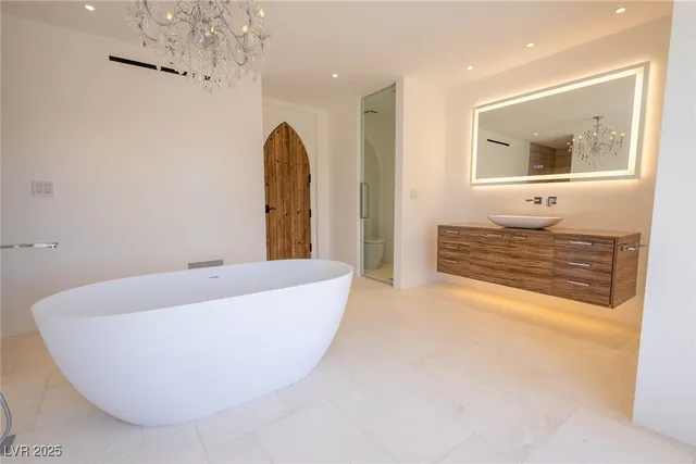 $28,000,000 | 2928 Coast Line Court, Las Vegas, NV 89117