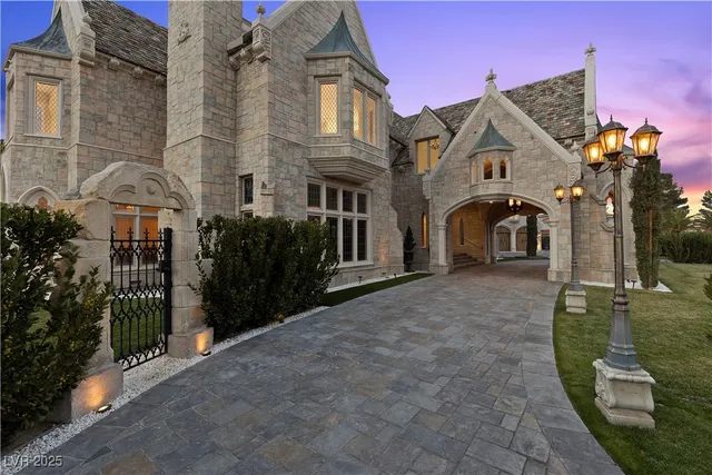 $28,000,000 | 2928 Coast Line Court, Las Vegas, NV 89117