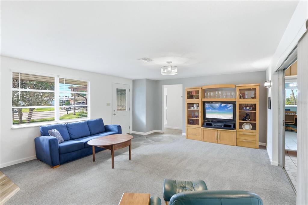 425 Driftwood Road Venice, FL 34293 - Photo 12 of 51