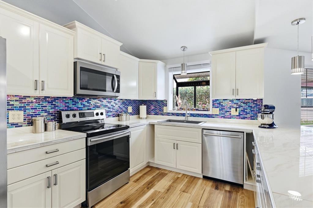 425 Driftwood Road Venice, FL 34293 - Photo 7 of 51