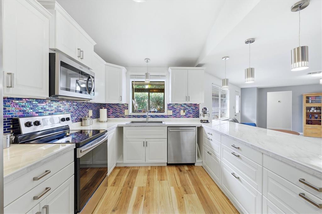 425 Driftwood Road Venice, FL 34293 - Photo 8 of 51
