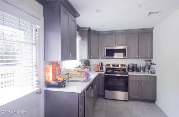 $4,500 | 31 Hollow Wood Lane, Unit A, Greenwich, CT 06831