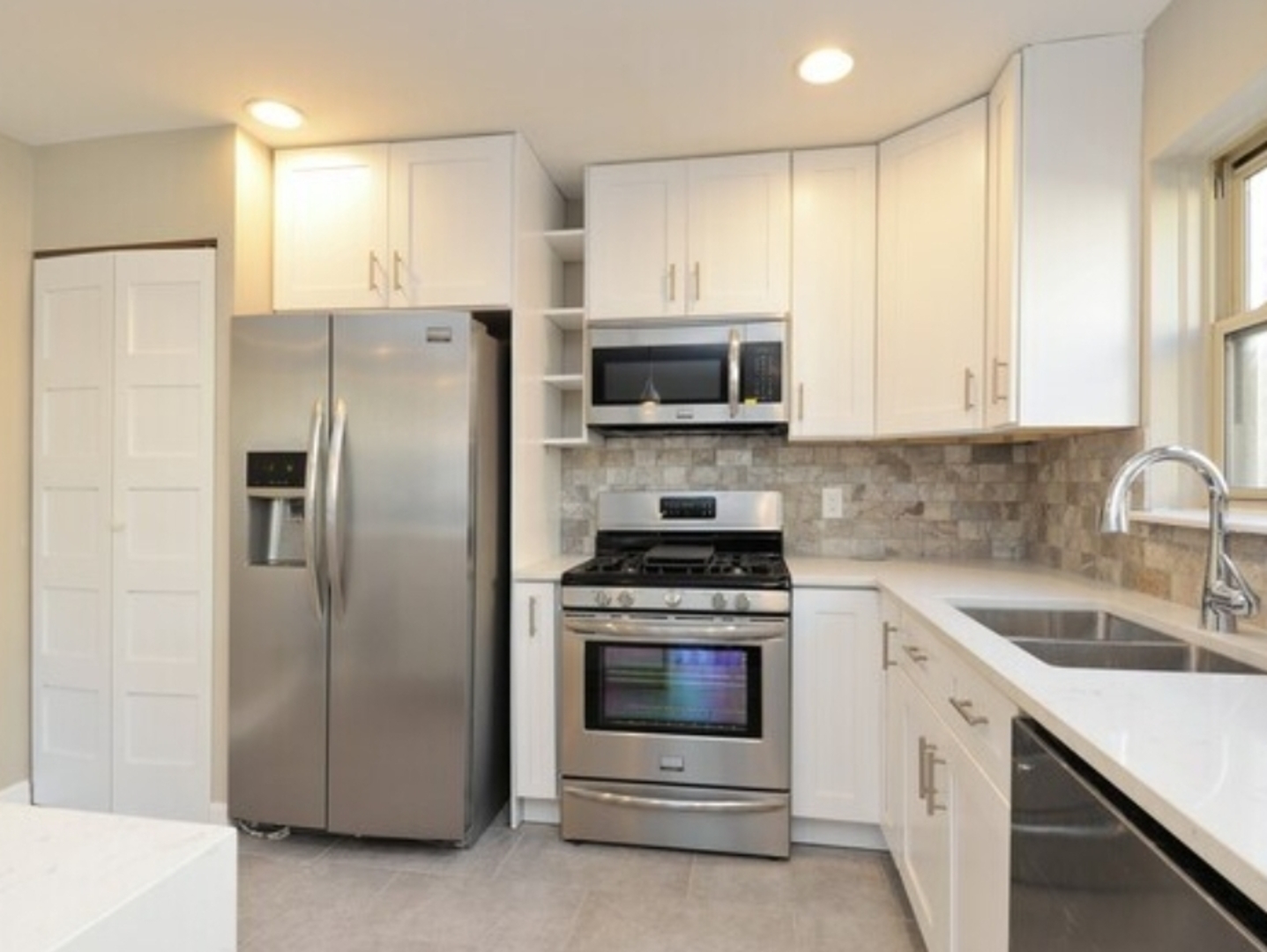 134 Callan Avenue, Unit 2 Evanston, IL 60202 - Photo 4 of 12