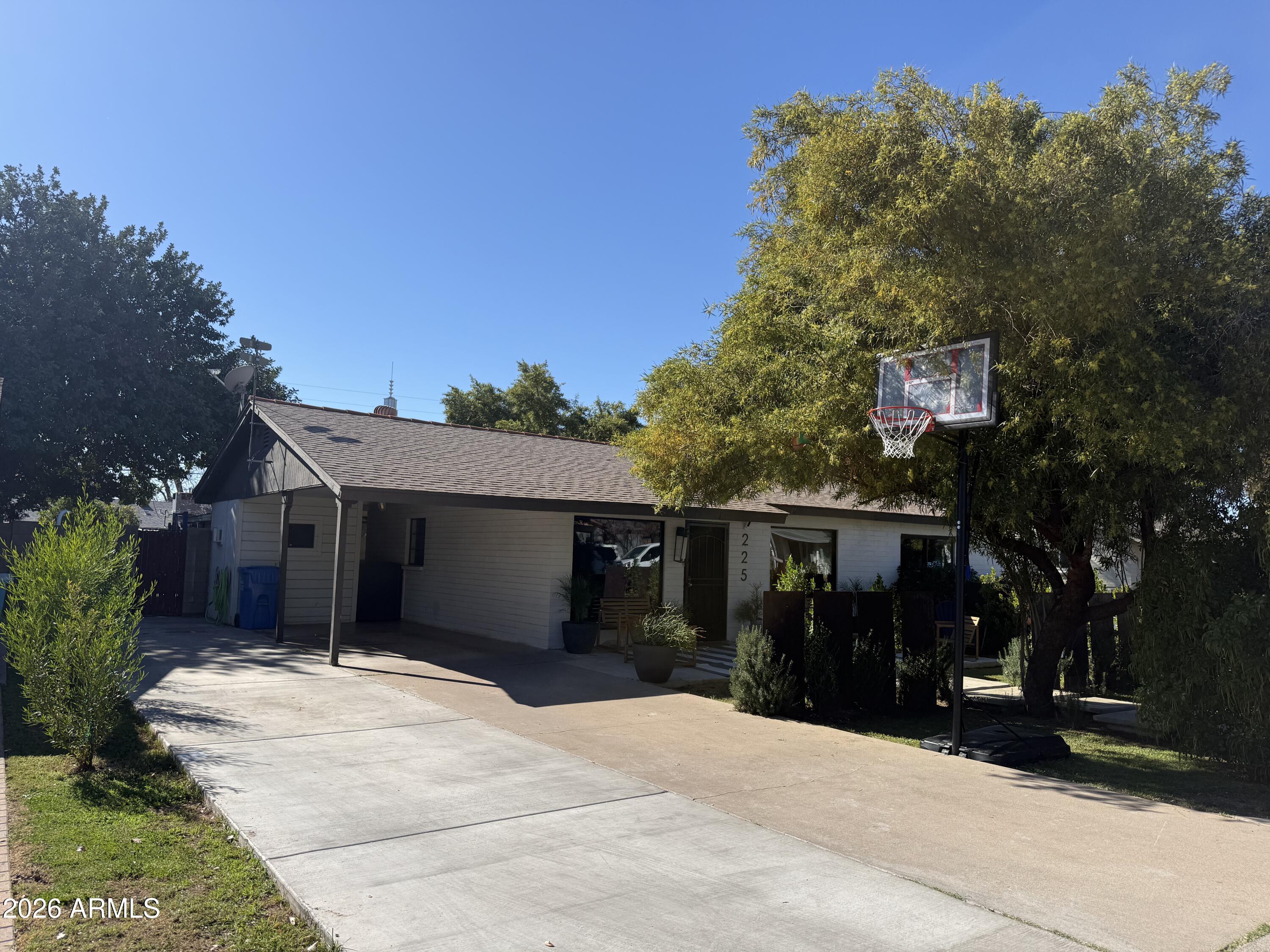 225 West Alice Avenue Phoenix, AZ 85021 - Photo 28 of 29 a pathway of a house