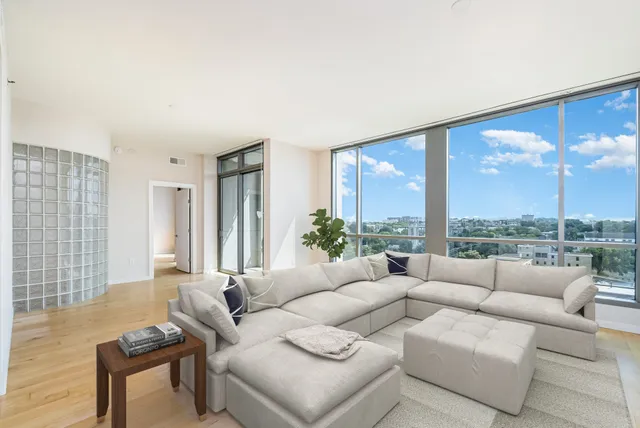 $725,000 | 900 20th Avenue South, Unit 1110, Nashville, TN 37212