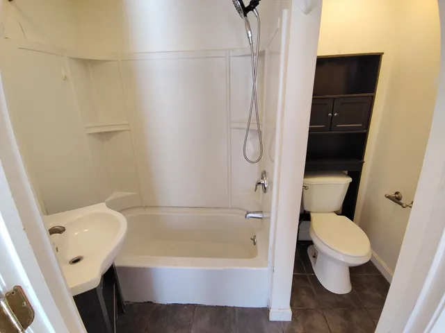 $2,950 | 101 West Hollis Street, Unit 2, Nashua, NH 03060