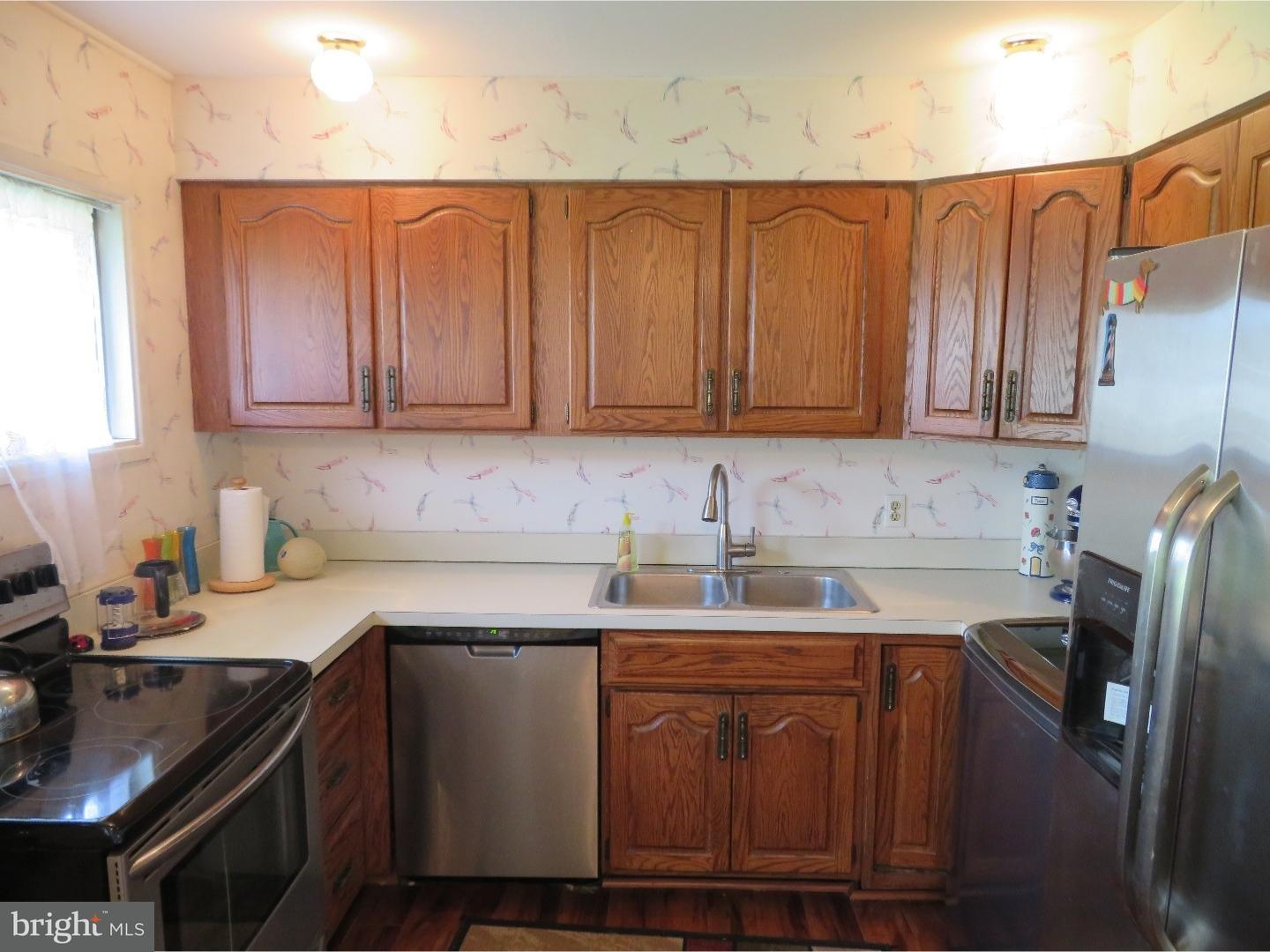75 Candle Road Levittown, PA 19057 - Photo 3 of 15