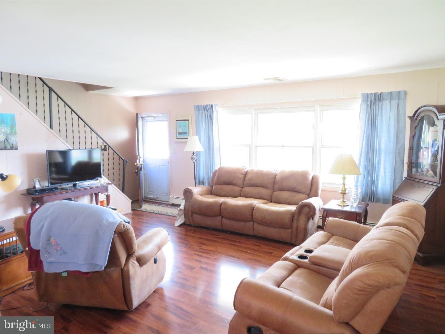 75 Candle Road Levittown, PA 19057 - Photo 5 of 15