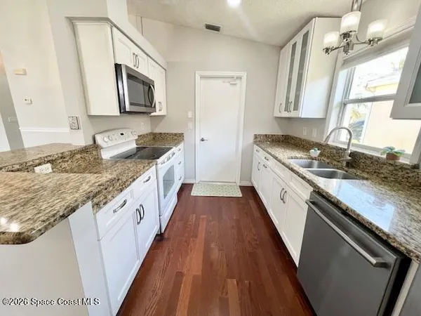 $2,400 | 8045 Bracken Lane, Melbourne, FL 32940