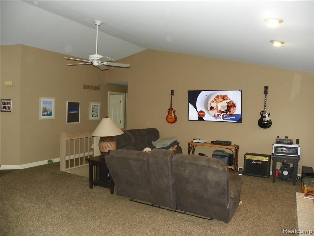 9554 Klais Road Clarkston, MI 48348 - Photo 7 of 19 100_1312.JPG