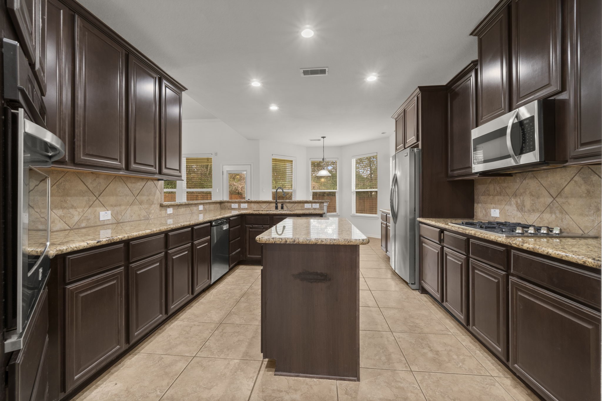 638 Spring Forest Court Conroe, TX 77302 - Photo 8 of 22
