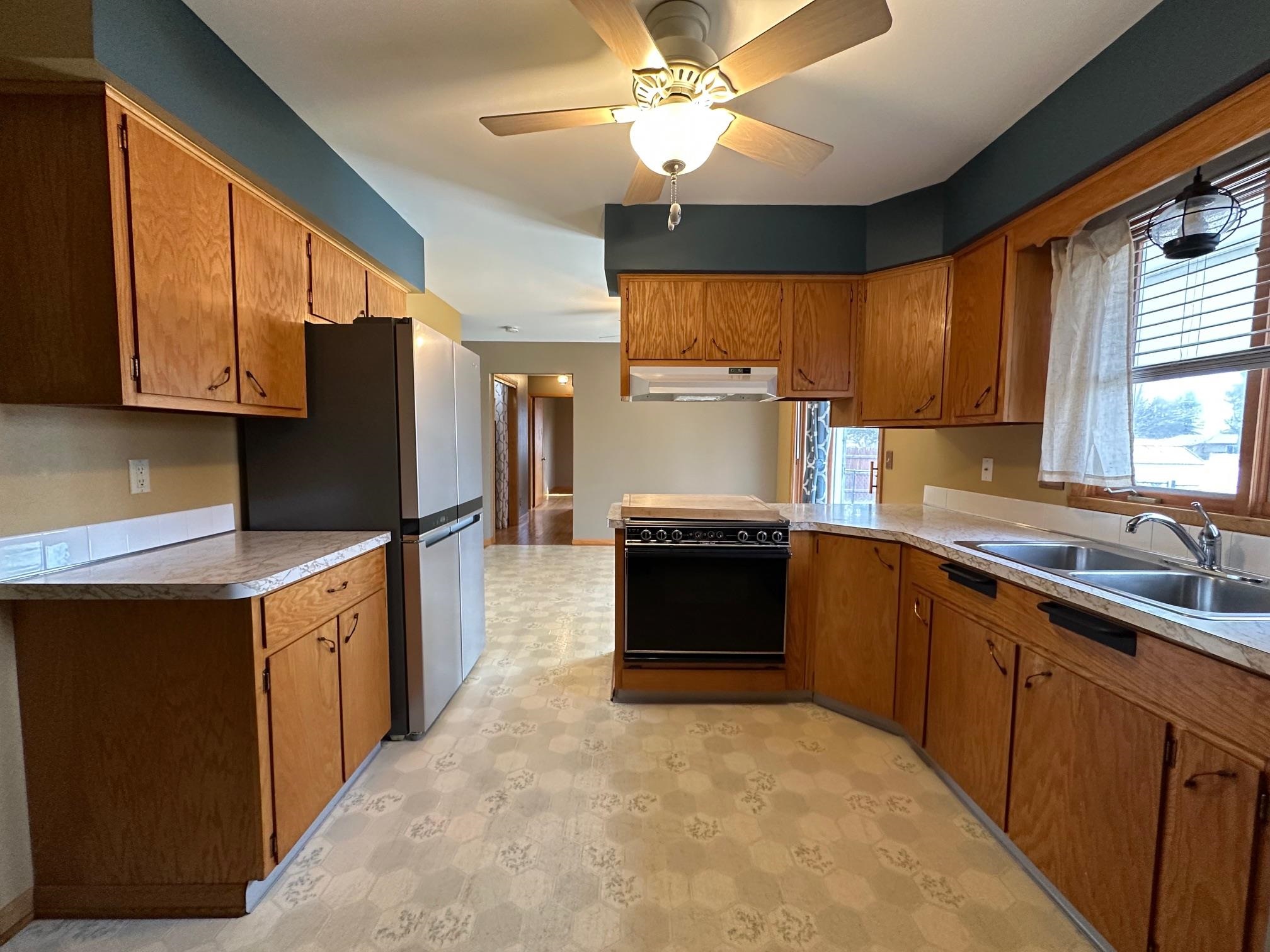 1918 Randolph Road Janesville, WI 53545 - Photo 7 of 44