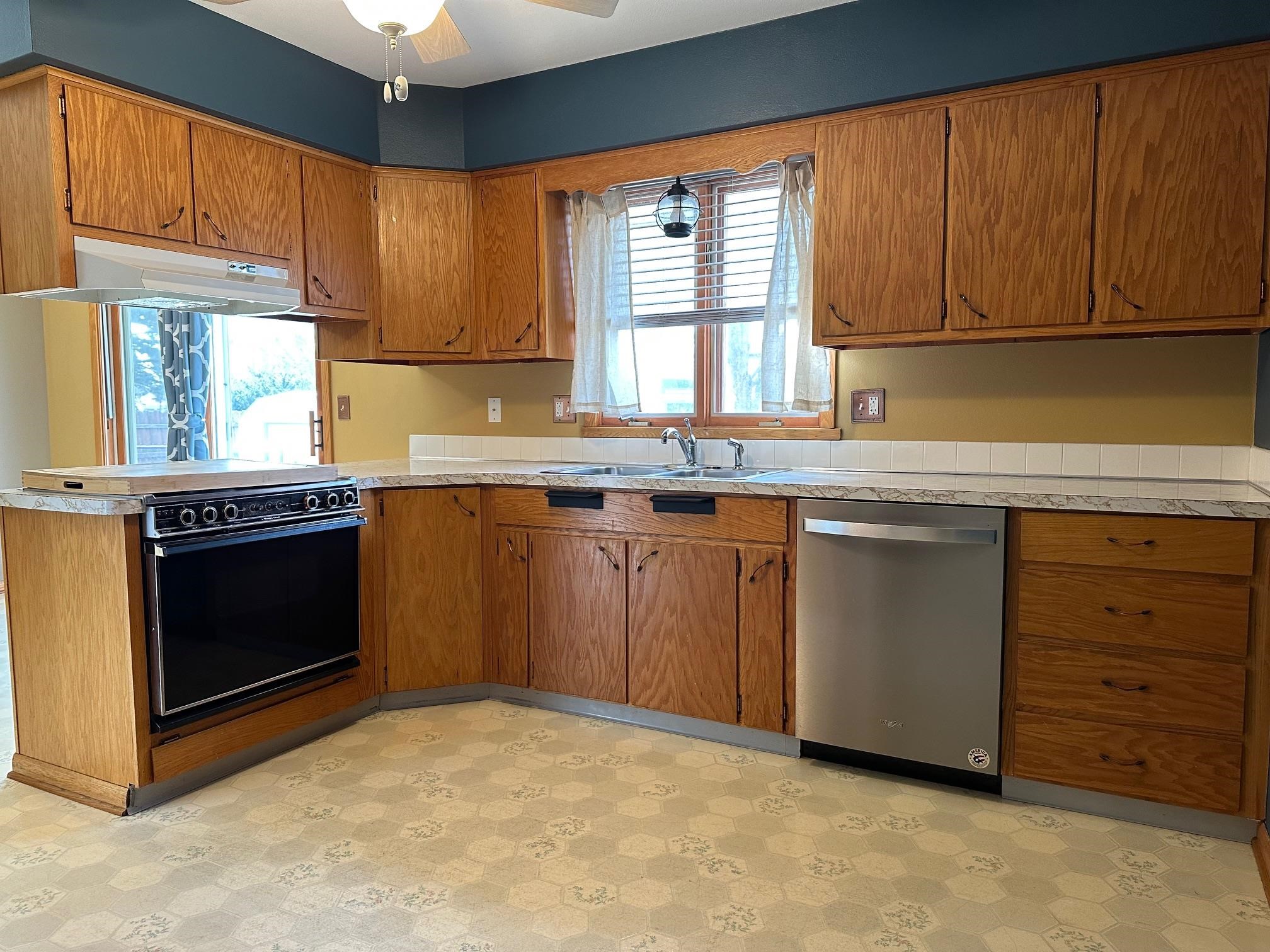 1918 Randolph Road Janesville, WI 53545 - Photo 8 of 44