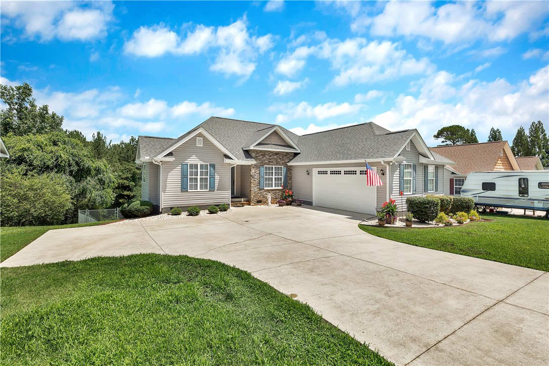 131 Morgan Road West Union, SC 29696 - Photo 23 of 39 Well-maintained, single-level residence featuring a broad driveway, attached garage, and neatly landscaped grounds.
