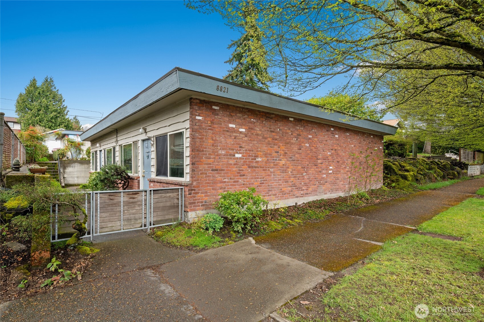 8821 35th Avenue Southwest Seattle, WA 98126 - Photo 2 of 30 Gallery Image 2