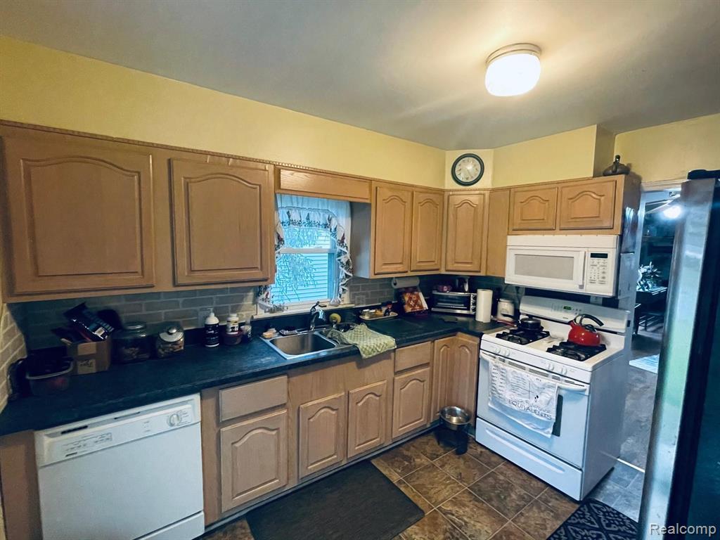 3082 Devondale Road Rochester Hills, MI 48309 - Photo 4 of 16