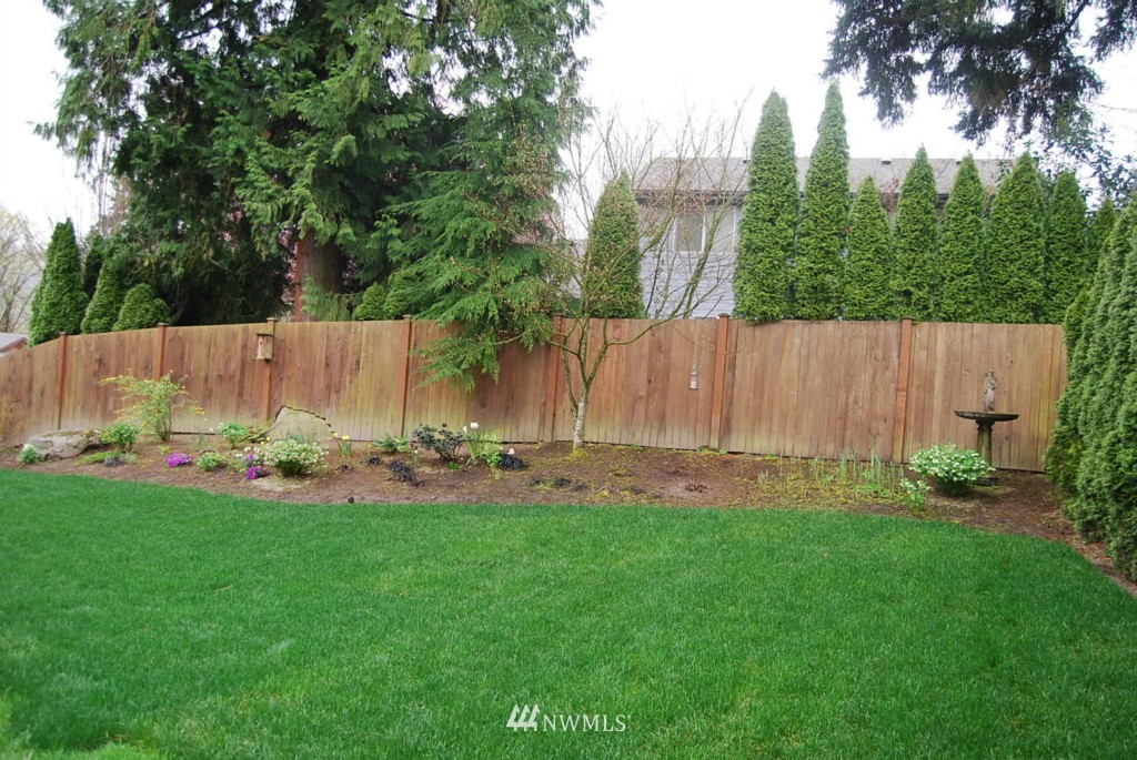 9423 Northeast 175th Street Bothell, WA 98011 - Photo 2 of 12 Gallery Image 2