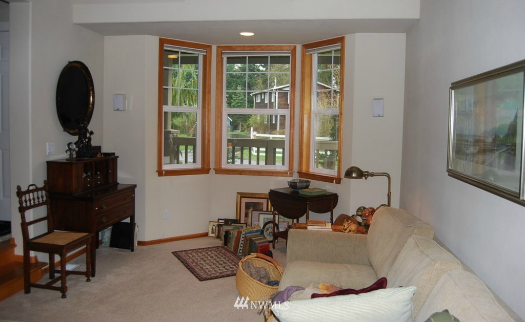 9423 Northeast 175th Street Bothell, WA 98011 - Photo 3 of 12 Gallery Image 3