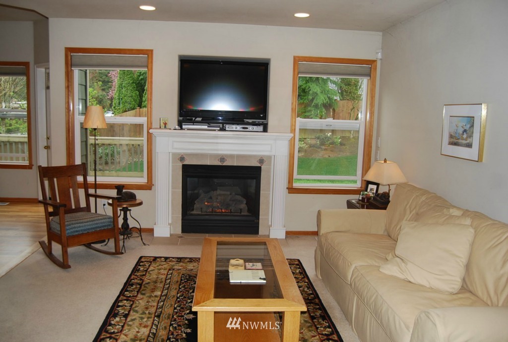 9423 Northeast 175th Street Bothell, WA 98011 - Photo 4 of 12 Gallery Image 4