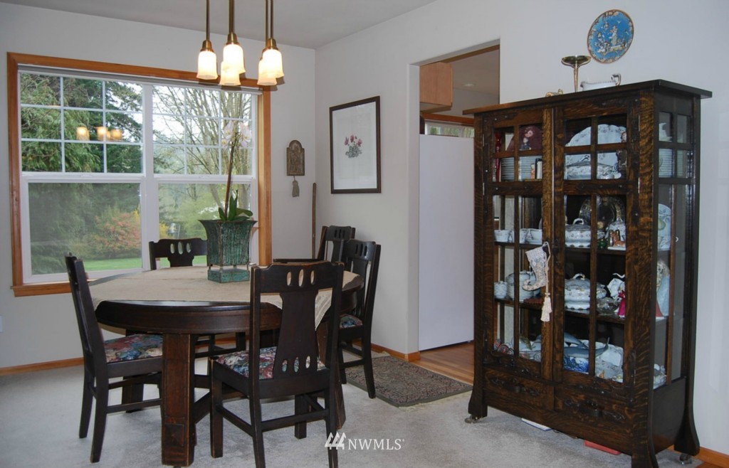 9423 Northeast 175th Street Bothell, WA 98011 - Photo 5 of 12 Gallery Image 5