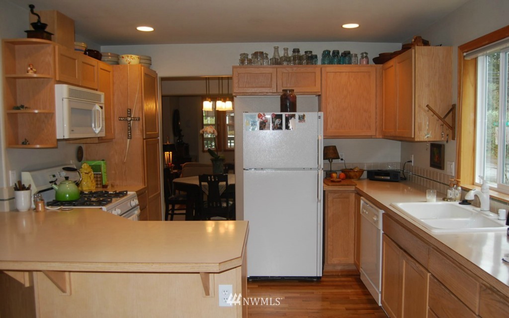 9423 Northeast 175th Street Bothell, WA 98011 - Photo 6 of 12 Gallery Image 6