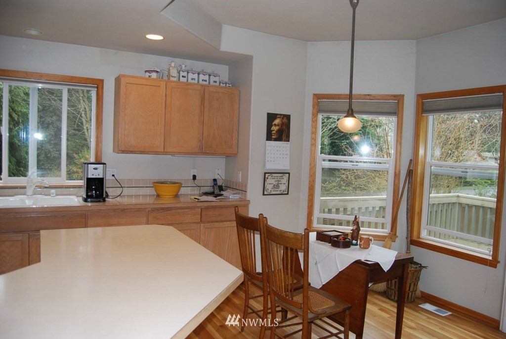 9423 Northeast 175th Street Bothell, WA 98011 - Photo 7 of 12 Gallery Image 7