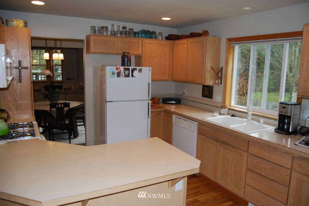 9423 Northeast 175th Street Bothell, WA 98011 - Photo 8 of 12 Gallery Image 8
