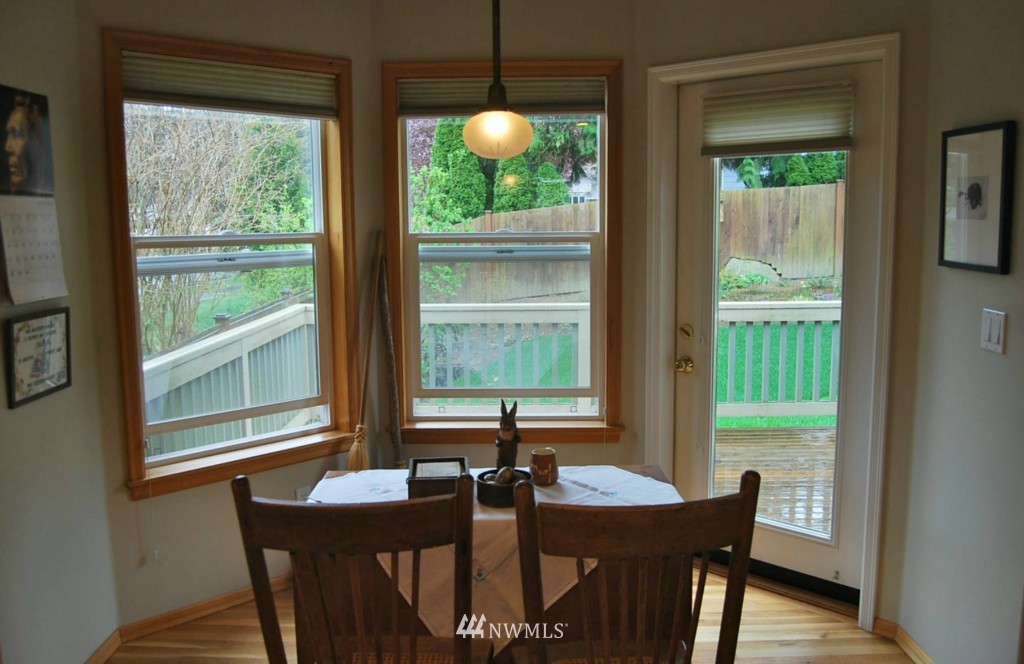 9423 Northeast 175th Street Bothell, WA 98011 - Photo 9 of 12 Gallery Image 9