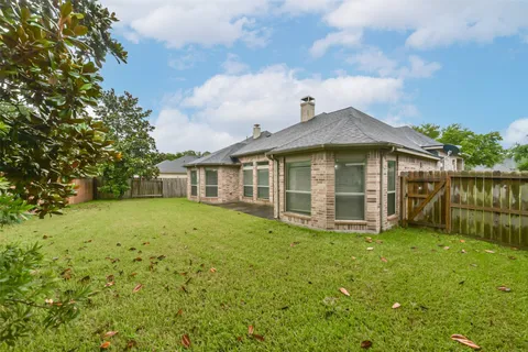 $320,000 | 15922 Azalea Shores Court, Houston, TX 77044