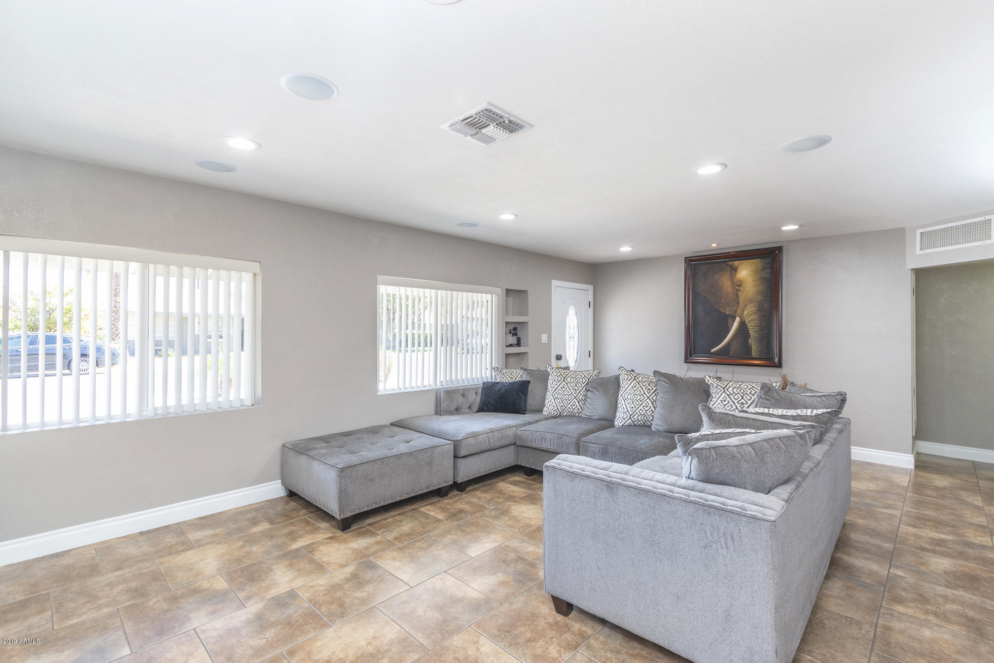 3637 East Almeria Road Phoenix, AZ 85008 - Photo 2 of 33 2) GREAT ROOM