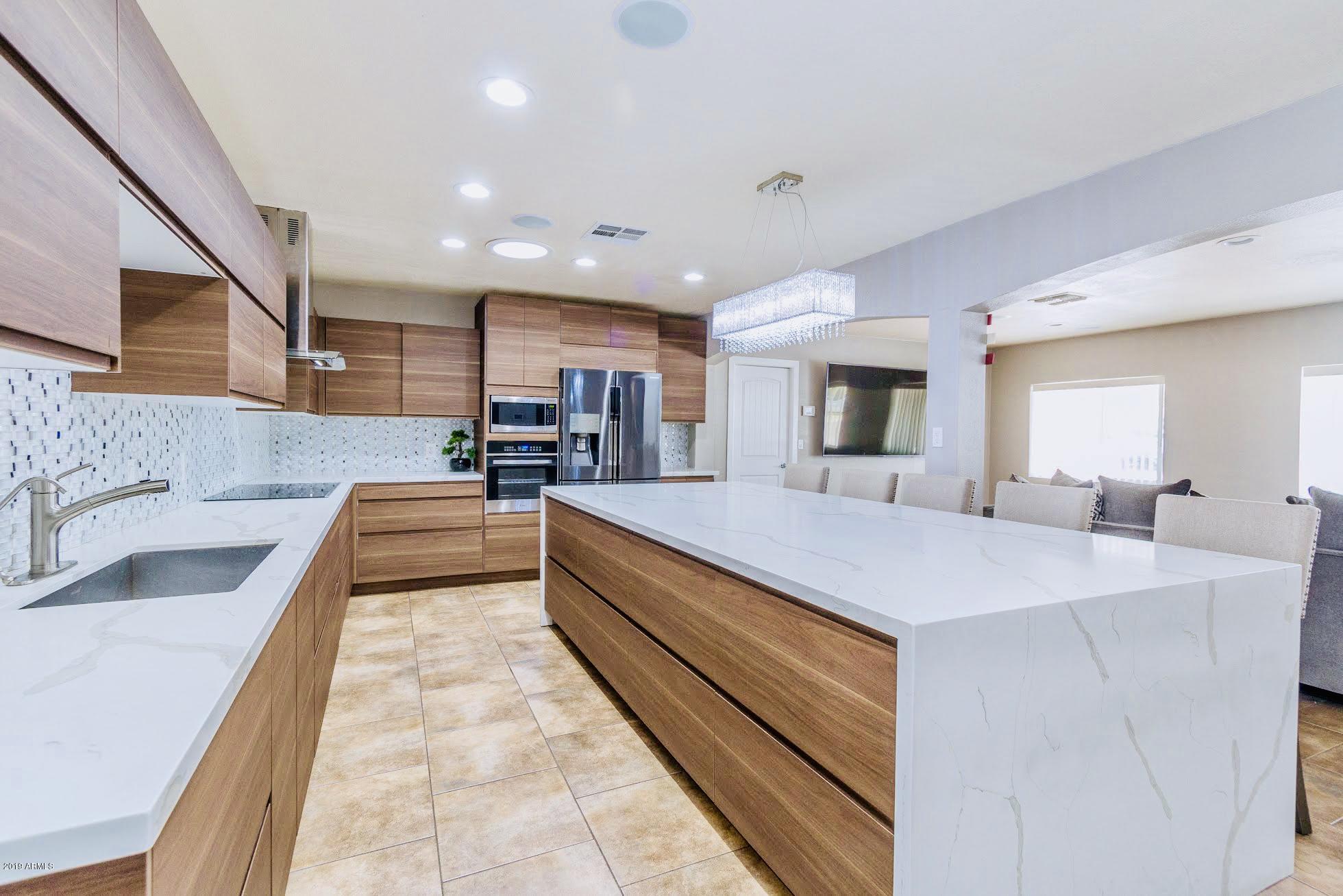 3637 East Almeria Road Phoenix, AZ 85008 - Photo 7 of 33 7) KITCHEN