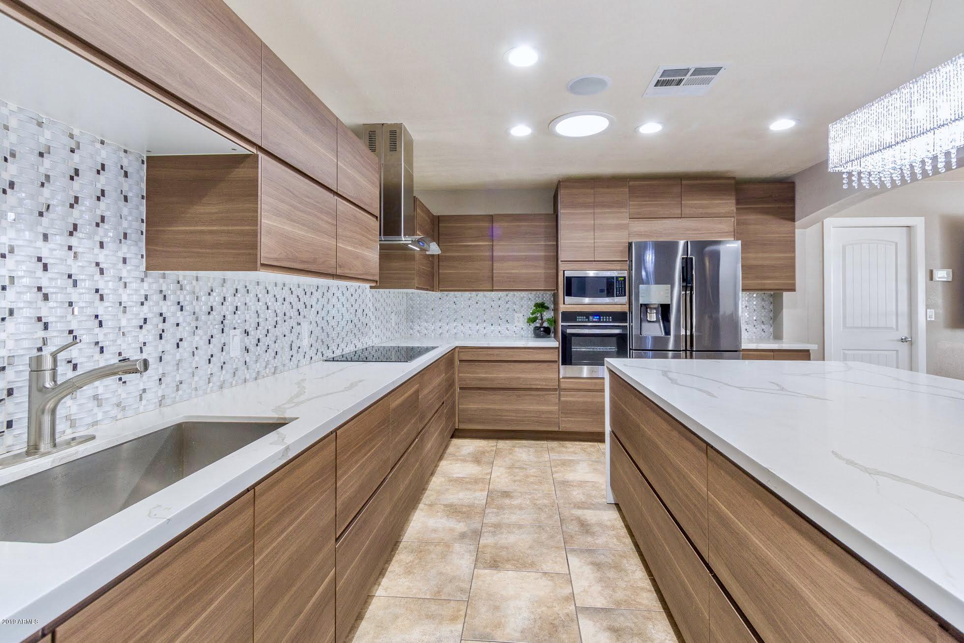 3637 East Almeria Road Phoenix, AZ 85008 - Photo 8 of 33 8) KITCHEN