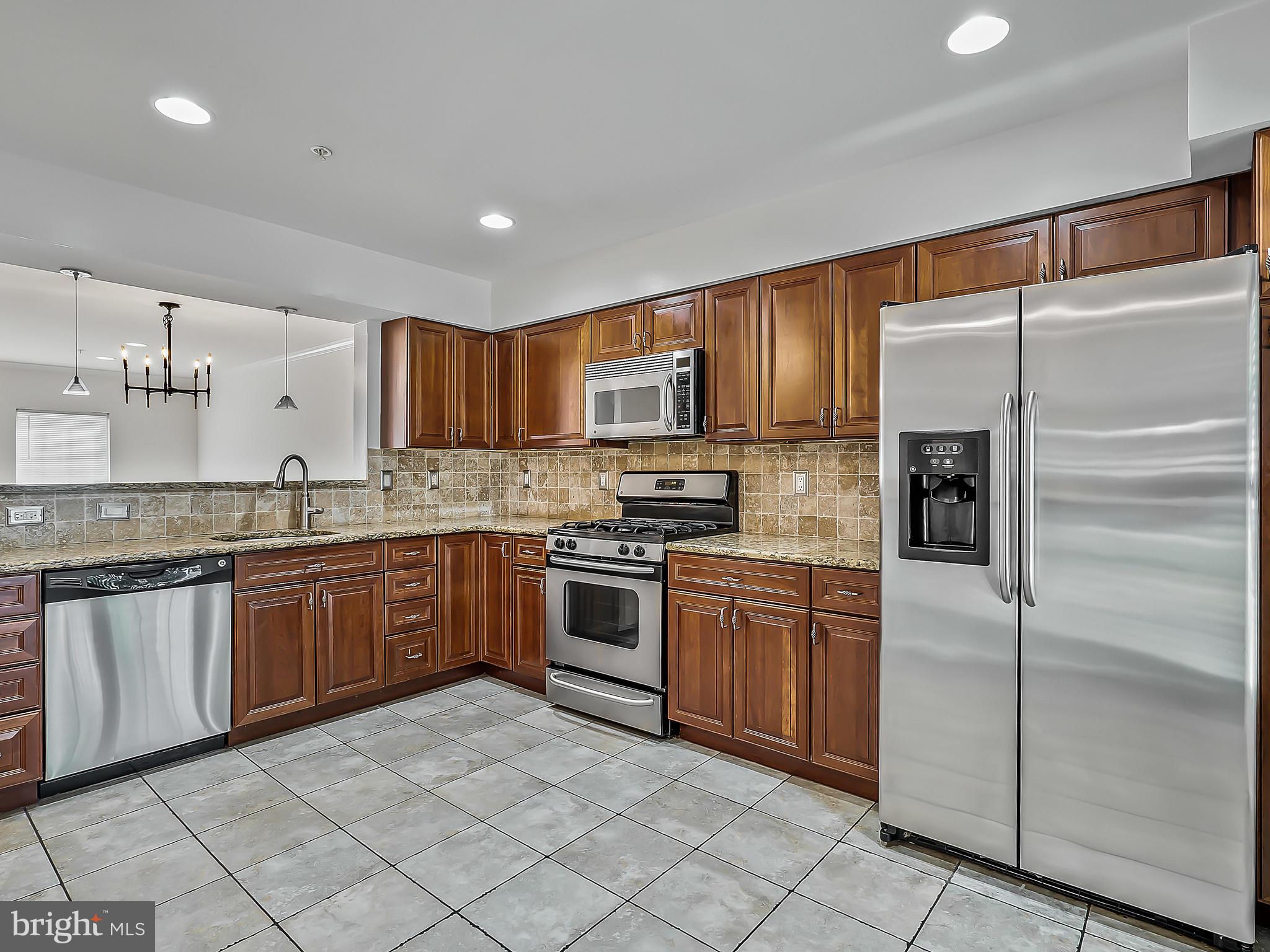 16820 Centerfield Way Olney, MD 20832 - Photo 10 of 48 Large Kitchen