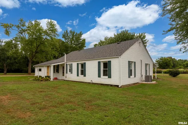 $699,000 | 53 Private Road, De Soto, IL 62924