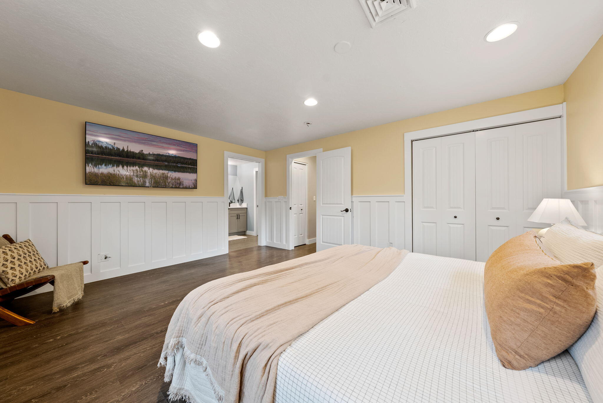 20380 Tailblock Road Bend, OR 97702 - Photo 14 of 32 Primary Bedroom