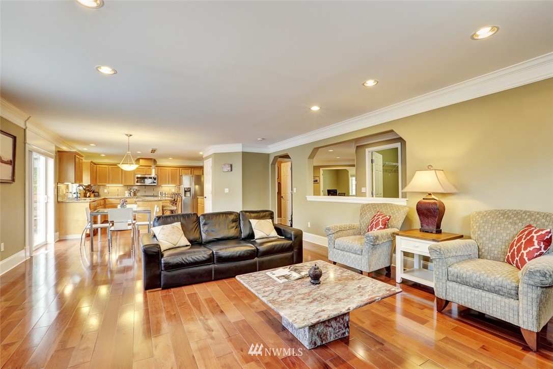 286 Yakima Avenue Southeast Renton, WA 98059 - Photo 11 of 24