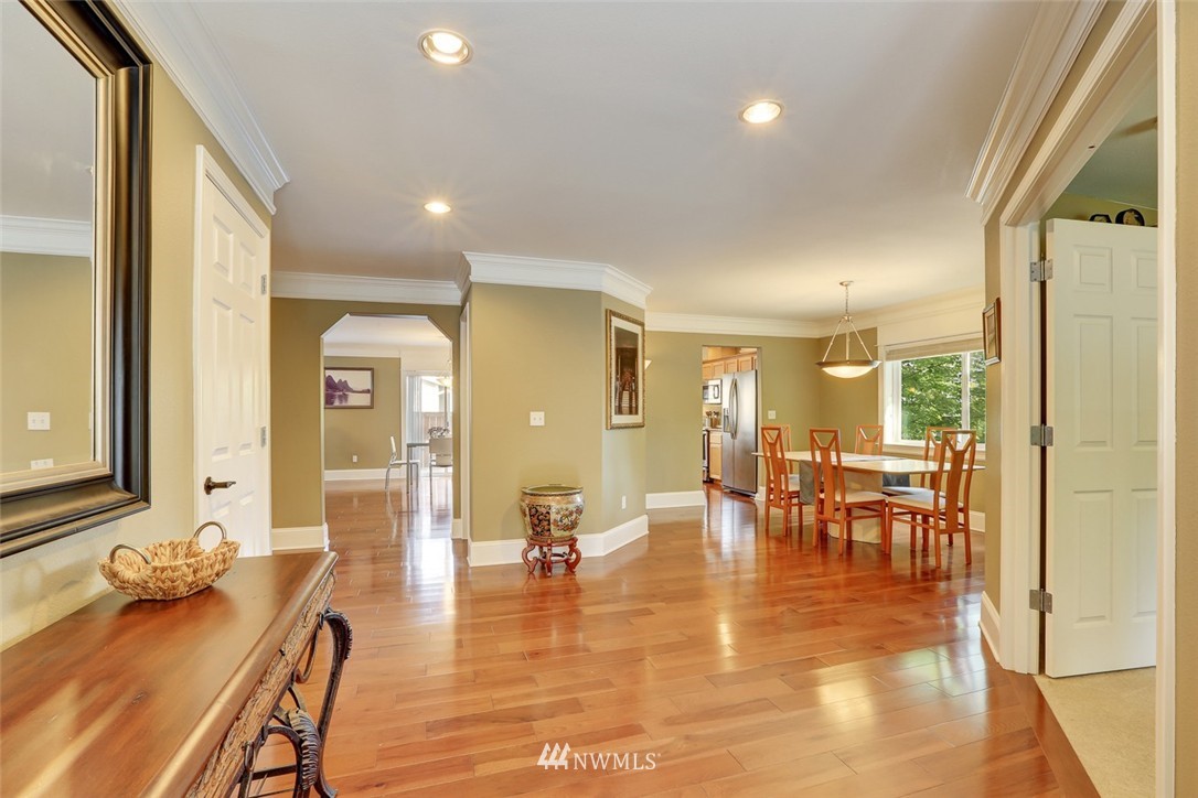 286 Yakima Avenue Southeast Renton, WA 98059 - Photo 3 of 24