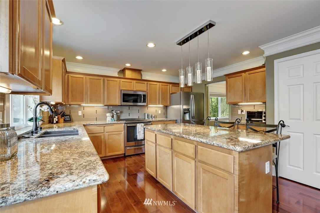 286 Yakima Avenue Southeast Renton, WA 98059 - Photo 5 of 24