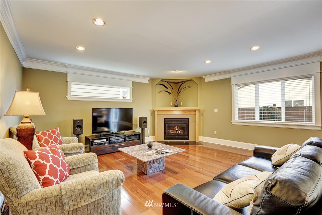 286 Yakima Avenue Southeast Renton, WA 98059 - Photo 9 of 24