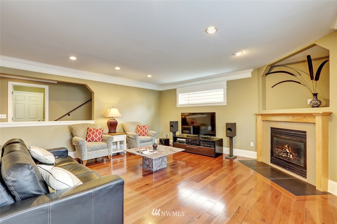 286 Yakima Avenue Southeast Renton, WA 98059 - Photo 10 of 24
