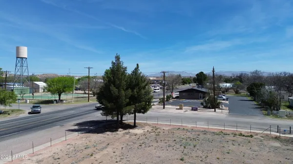 a view of a parking area