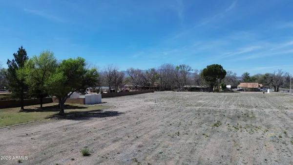 a view of a parking area