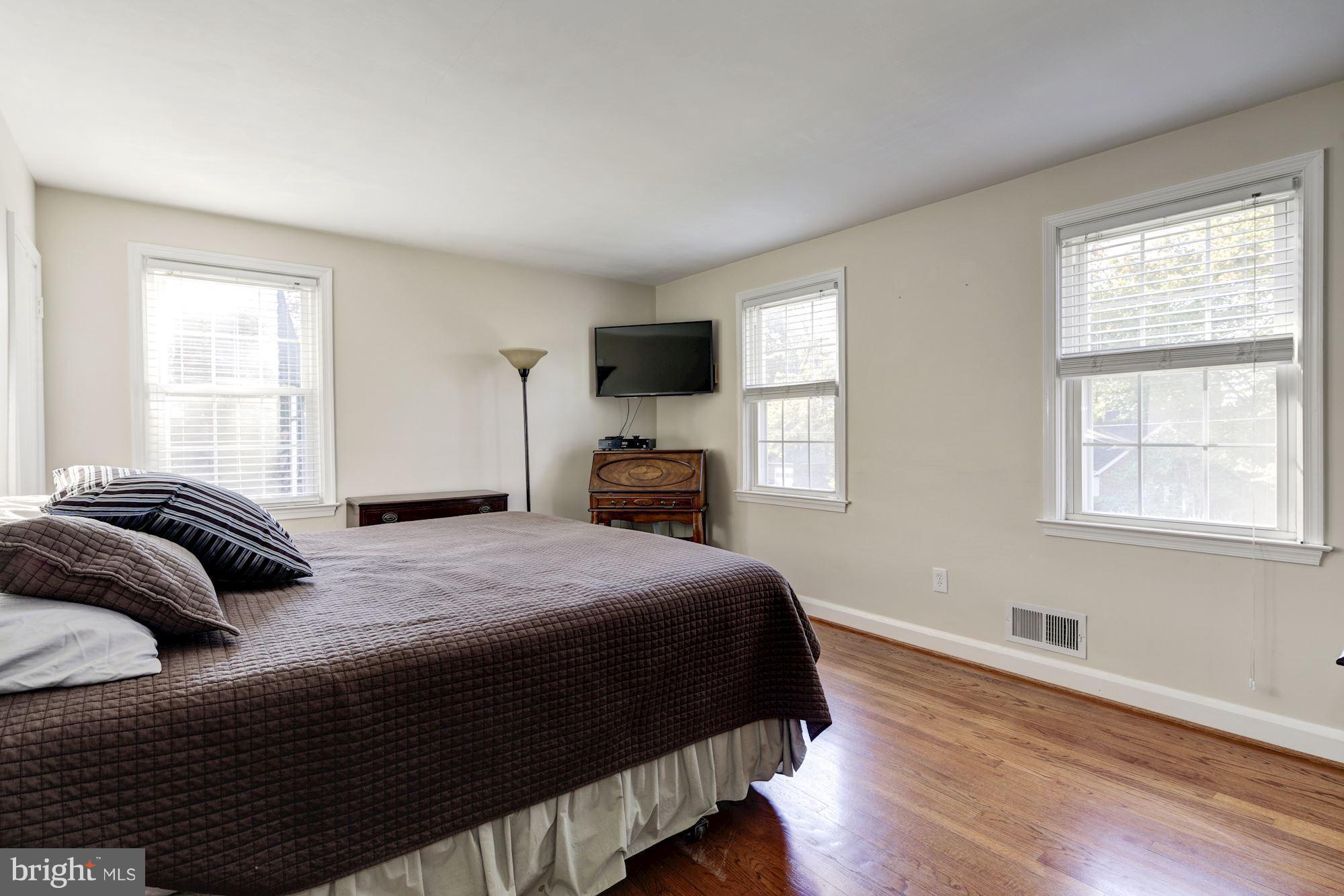 1608 Myamby Road Baltimore, MD 21286 - Photo 14 of 29 Master bedroom. King sized bed fits just fine.