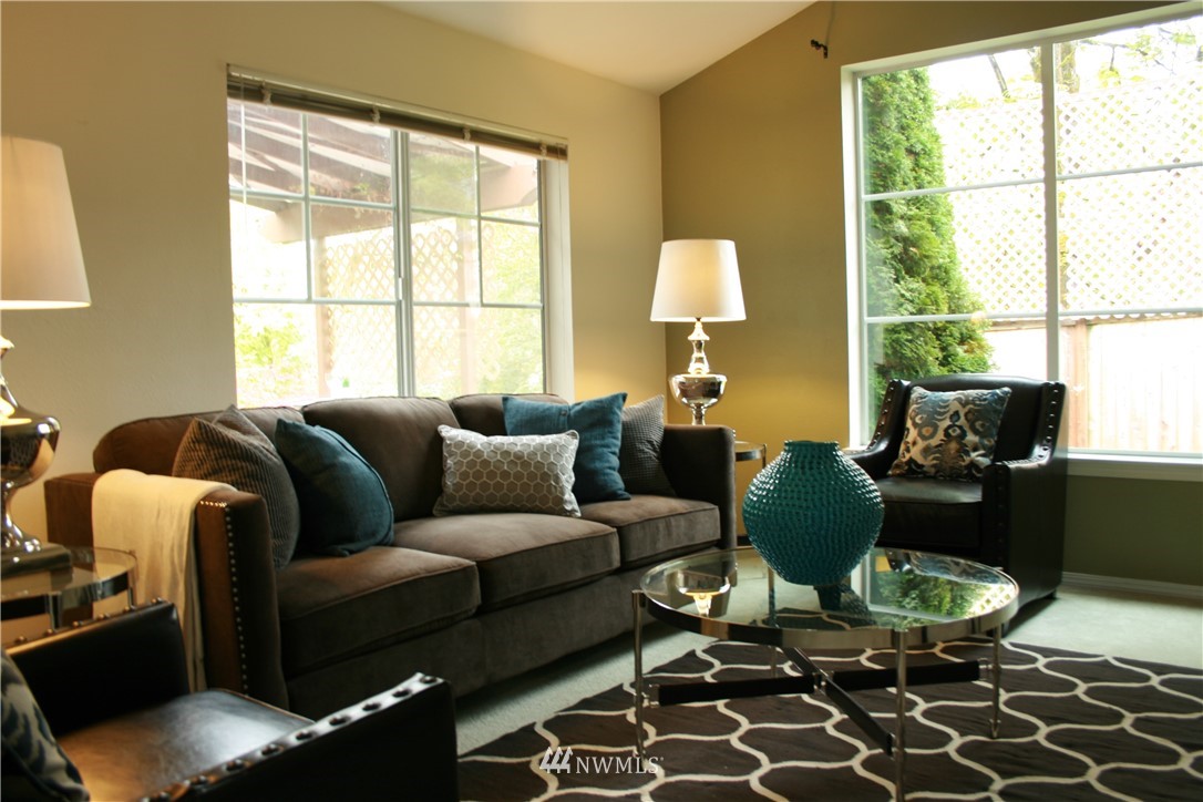 17032 110th Place Southeast Renton, WA 98055 - Photo 2 of 13 Gallery Image 2