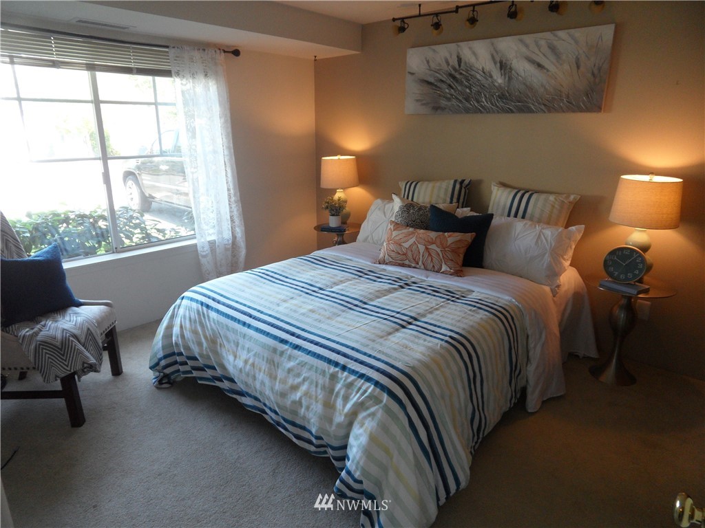 17032 110th Place Southeast Renton, WA 98055 - Photo 6 of 13 Gallery Image 6