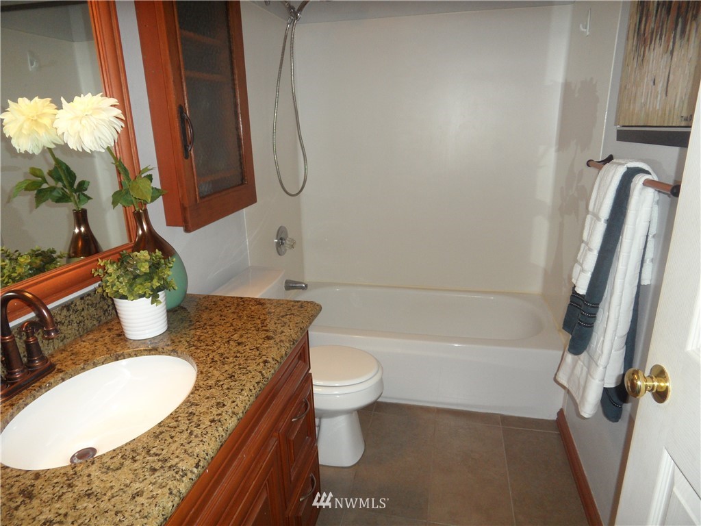 17032 110th Place Southeast Renton, WA 98055 - Photo 7 of 13 Gallery Image 7